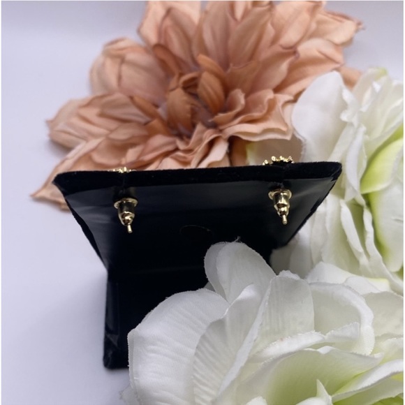 Pineapple Stud Earrings With Pearl Beads NEW - Picture 5 of 5